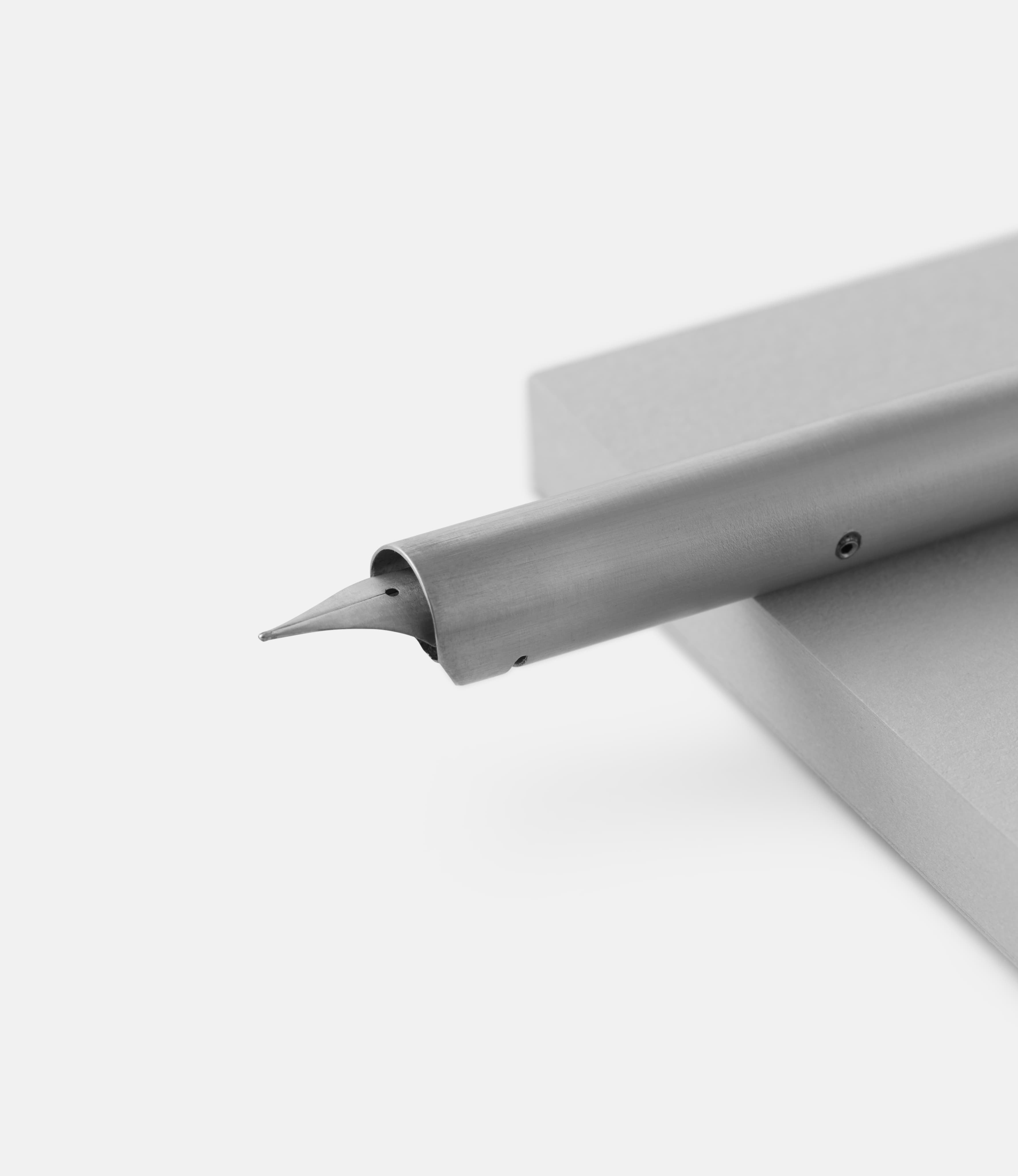 Lucio Rossi Design Ink Machine — перьевая ручка из нержавеющей стали