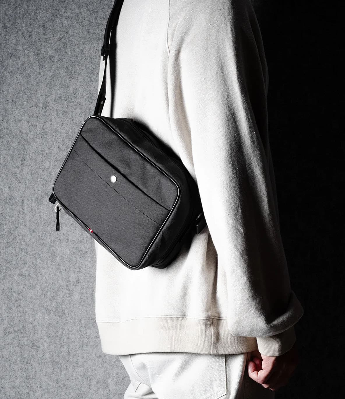 Hard Graft Regular Crossbody Bag Charcoal — наплечная сумка