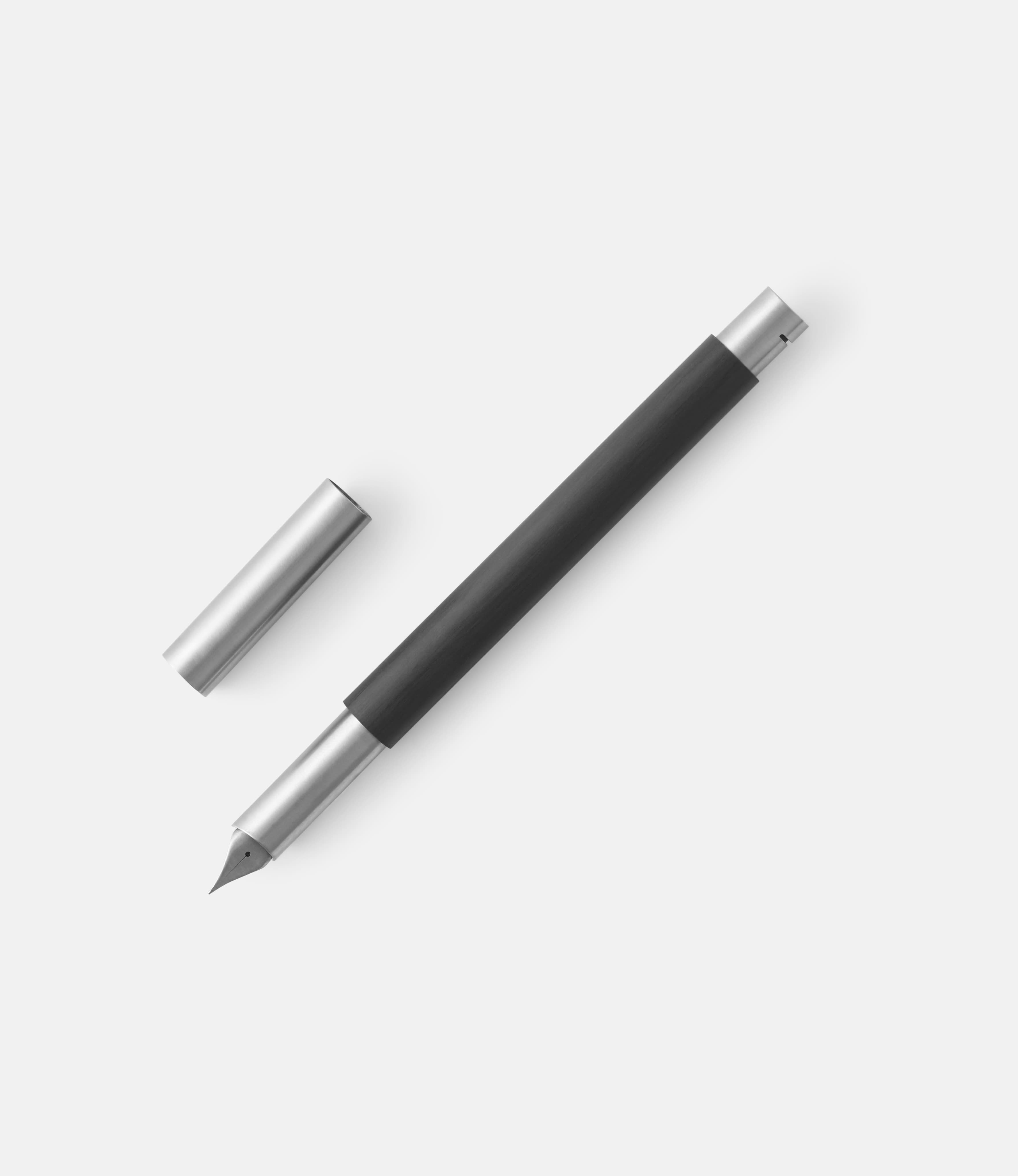 Lucio Rossi Design 7000 Carbontitanium — перьевая ручка из карбона