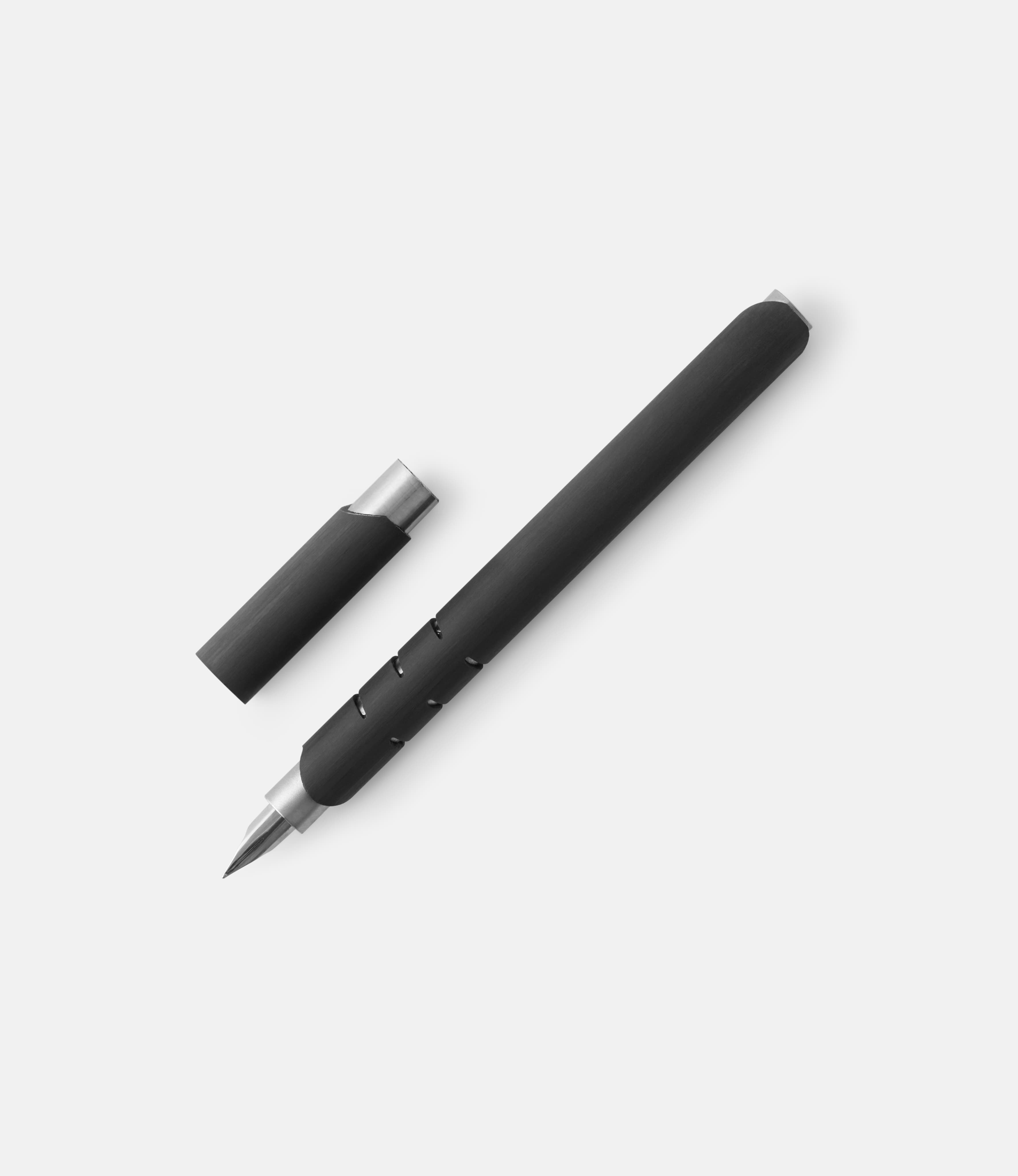 Lucio Rossi Design Ultra — перьевая ручка из карбона